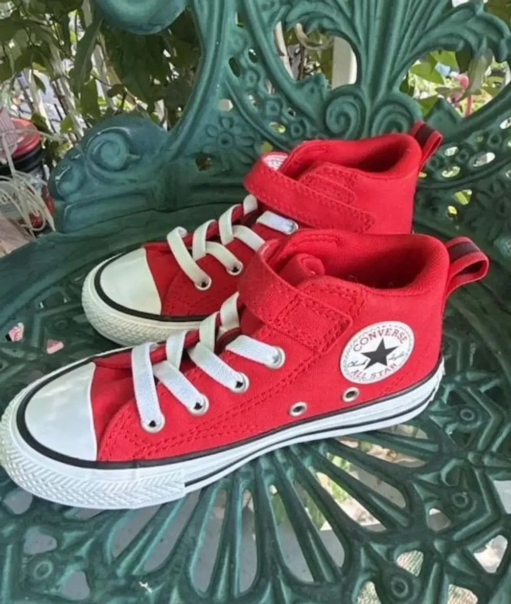 Converse Kids Chuck Taylor All Star Malden Street Easy On Red Mid Top Sneakers